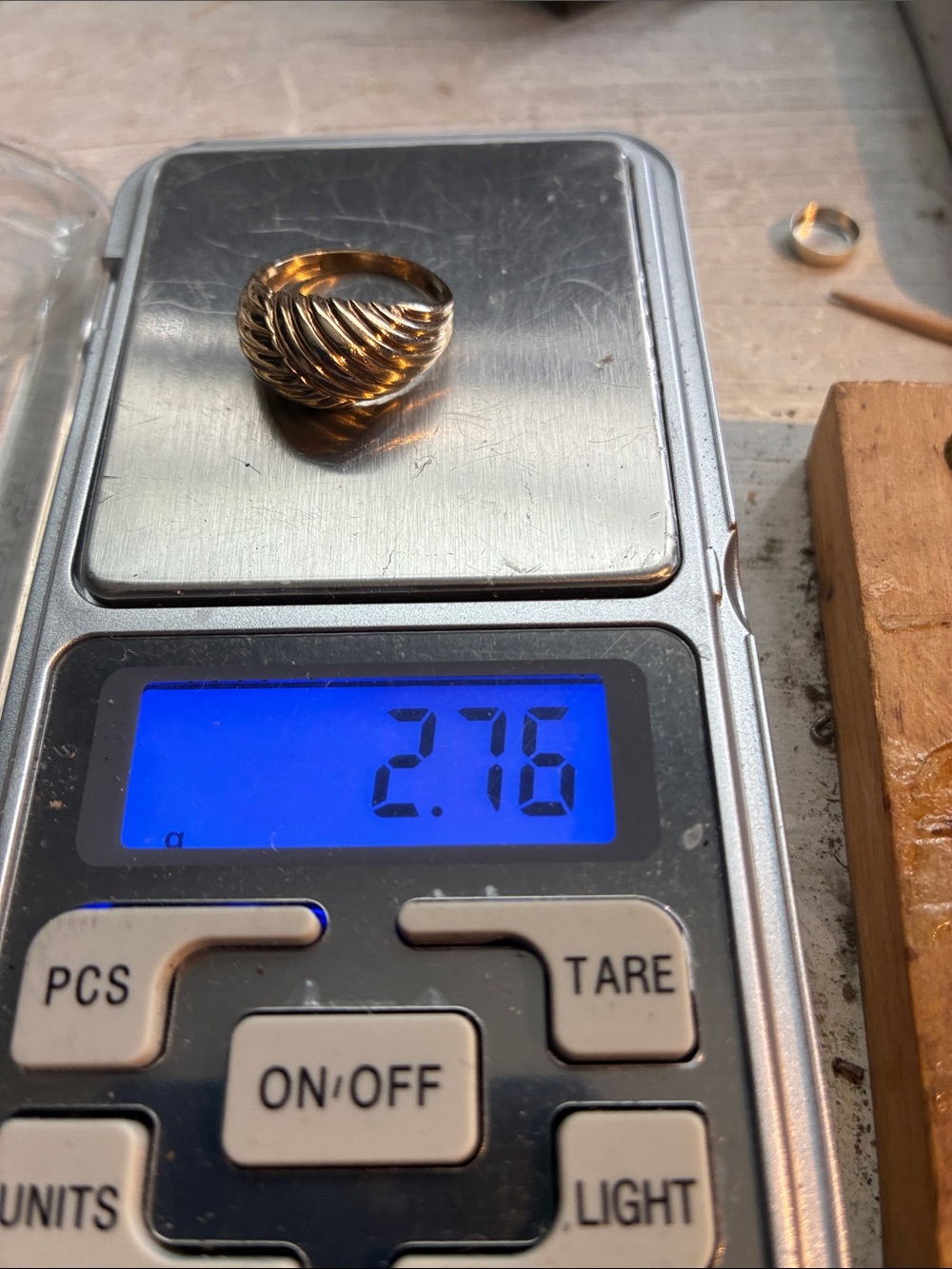 Michael Anthony 10k Yellow Gold Ribbed Dome Ring
Sz 5 1/4. 2.76 grams - Picture 5 of 5